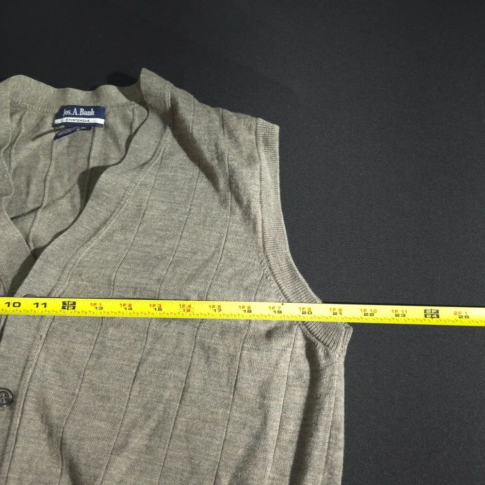 Jos A‎ Bank Mens Vest M Olive Green Wool Button Up Sleeveless Sweater Sportswear